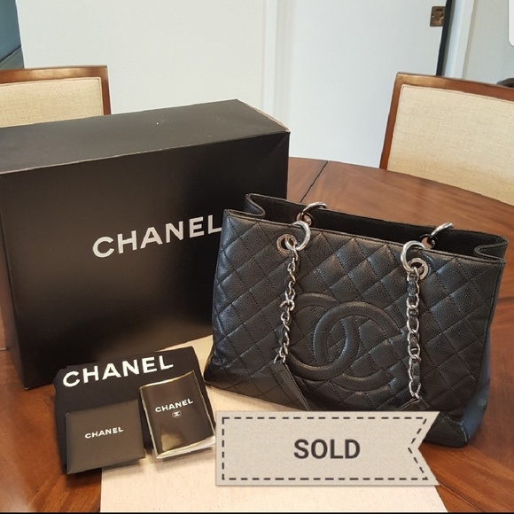 CHANEL Handbags - Authentic CHANEL Caviar Skin Classic Shoulder Bag